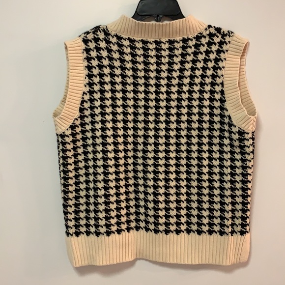Trendy Sweater Vest - Picture 2 of 2